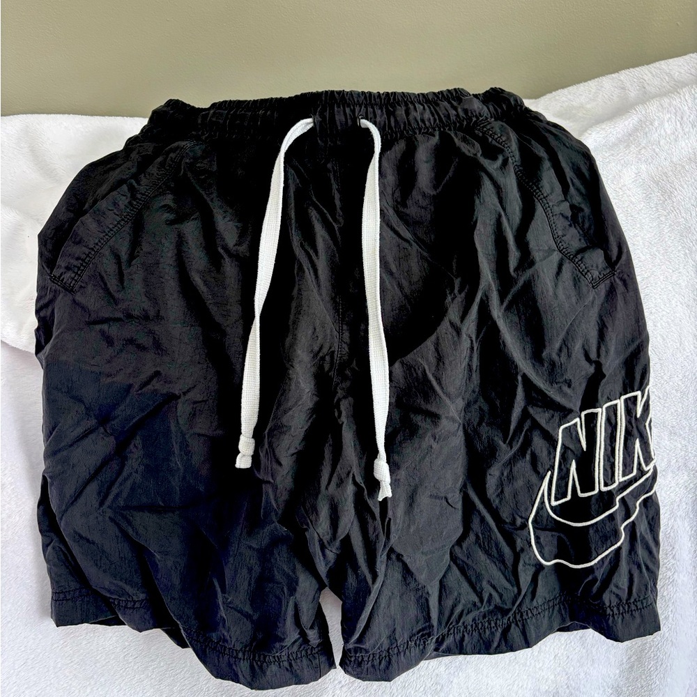 Nike athletic shorts men’s size medium